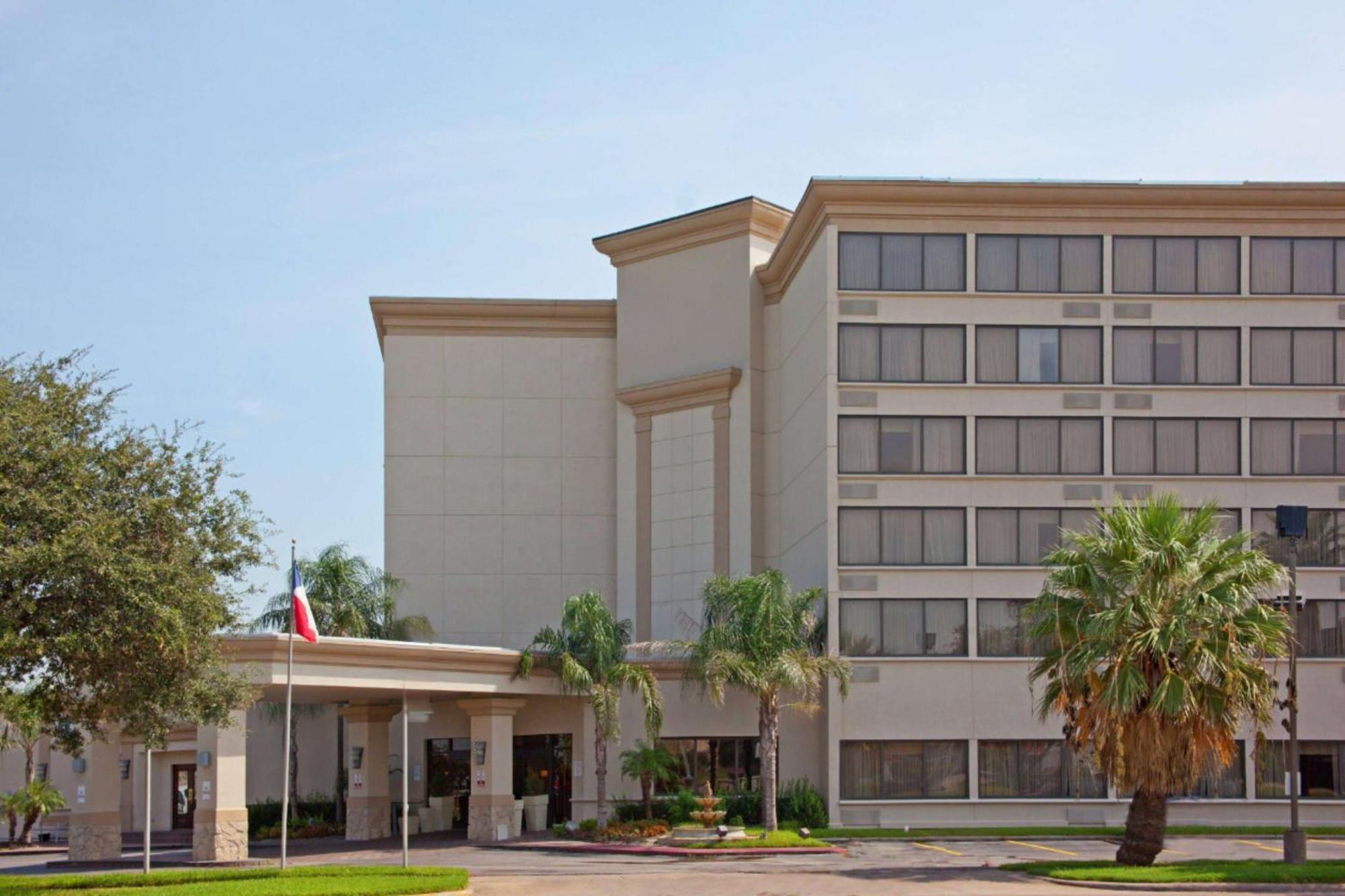 Wyndham Houston Hobby Airport Hotel South Houston Exterior photo